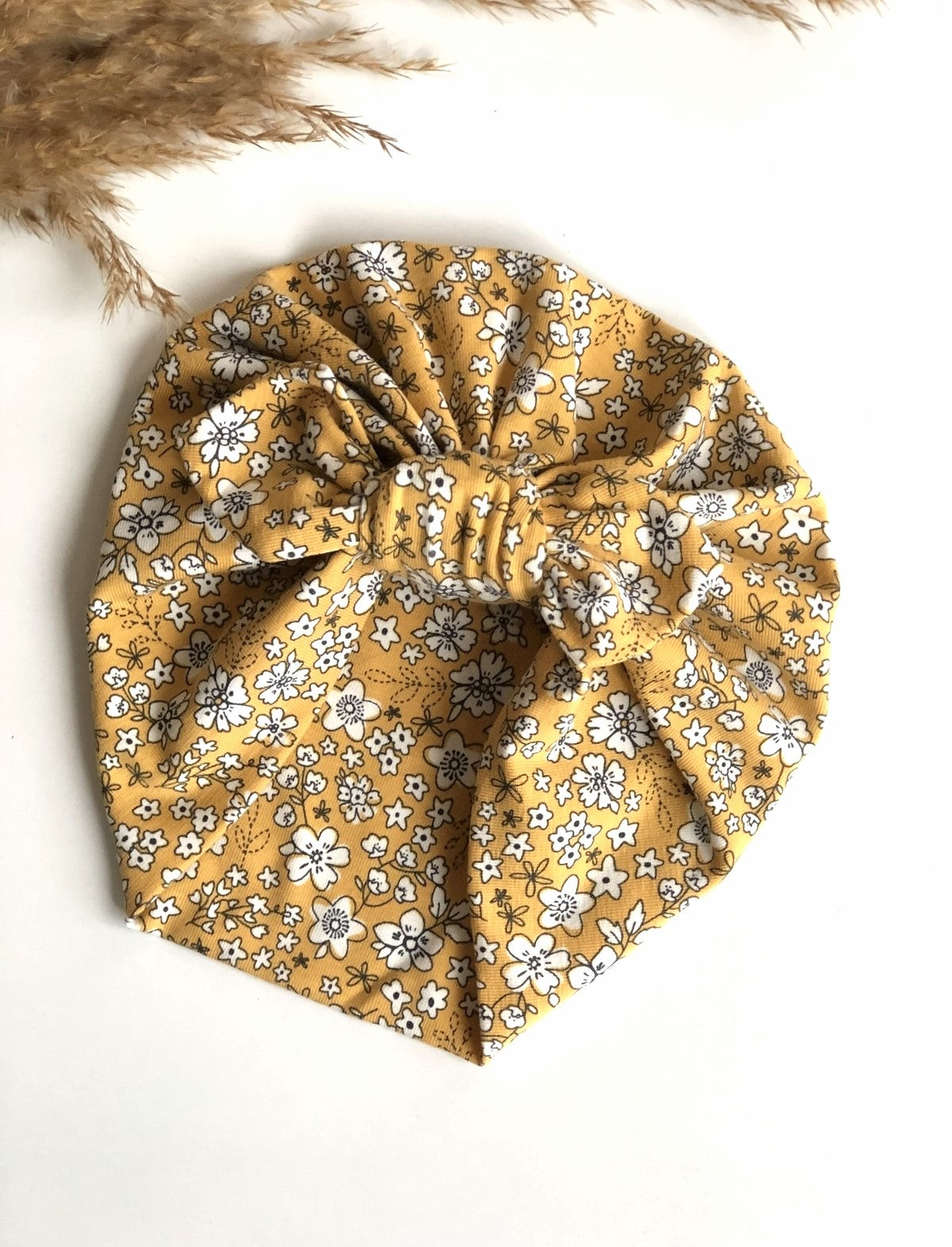 Turban mit floraler Schleife