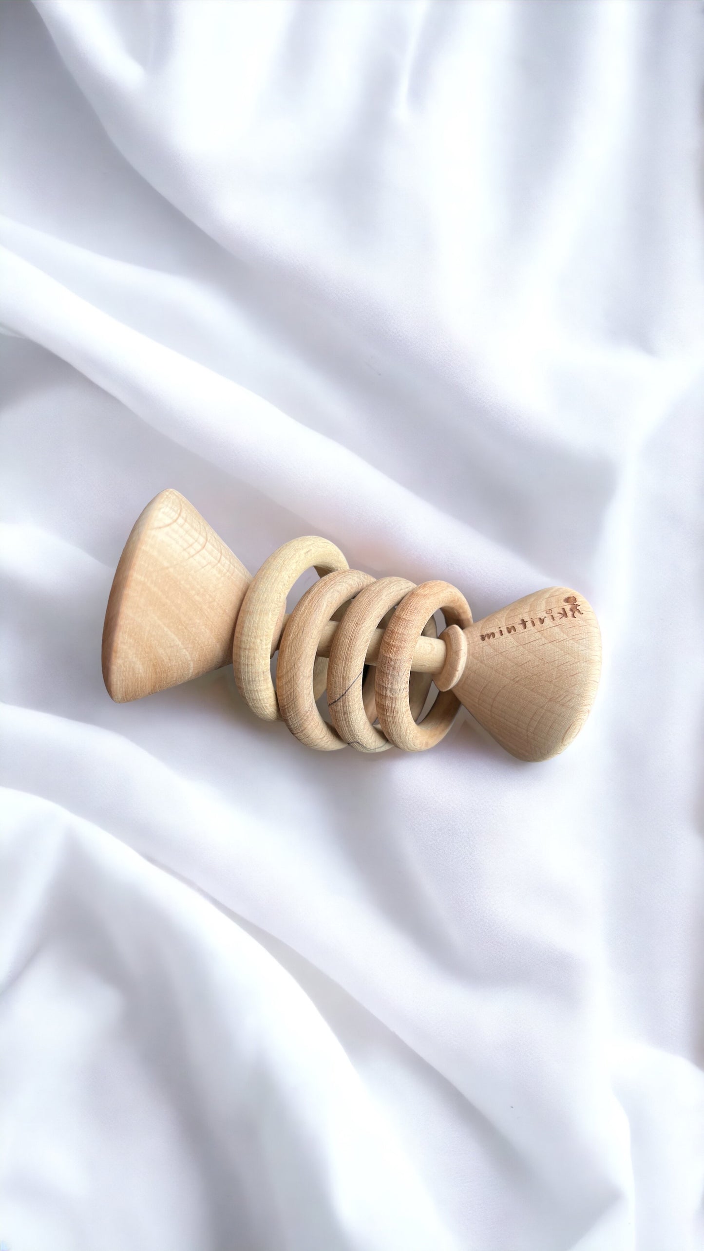 Rassel aus Holz