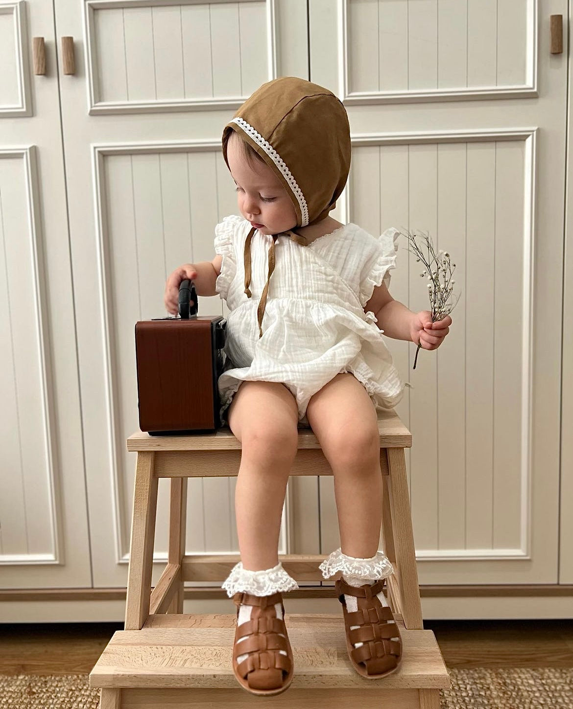 Organic muslin jumpsuit with lace
