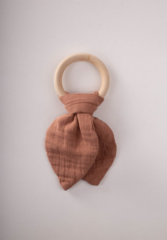 Teether made of wood - leaf-shaped
