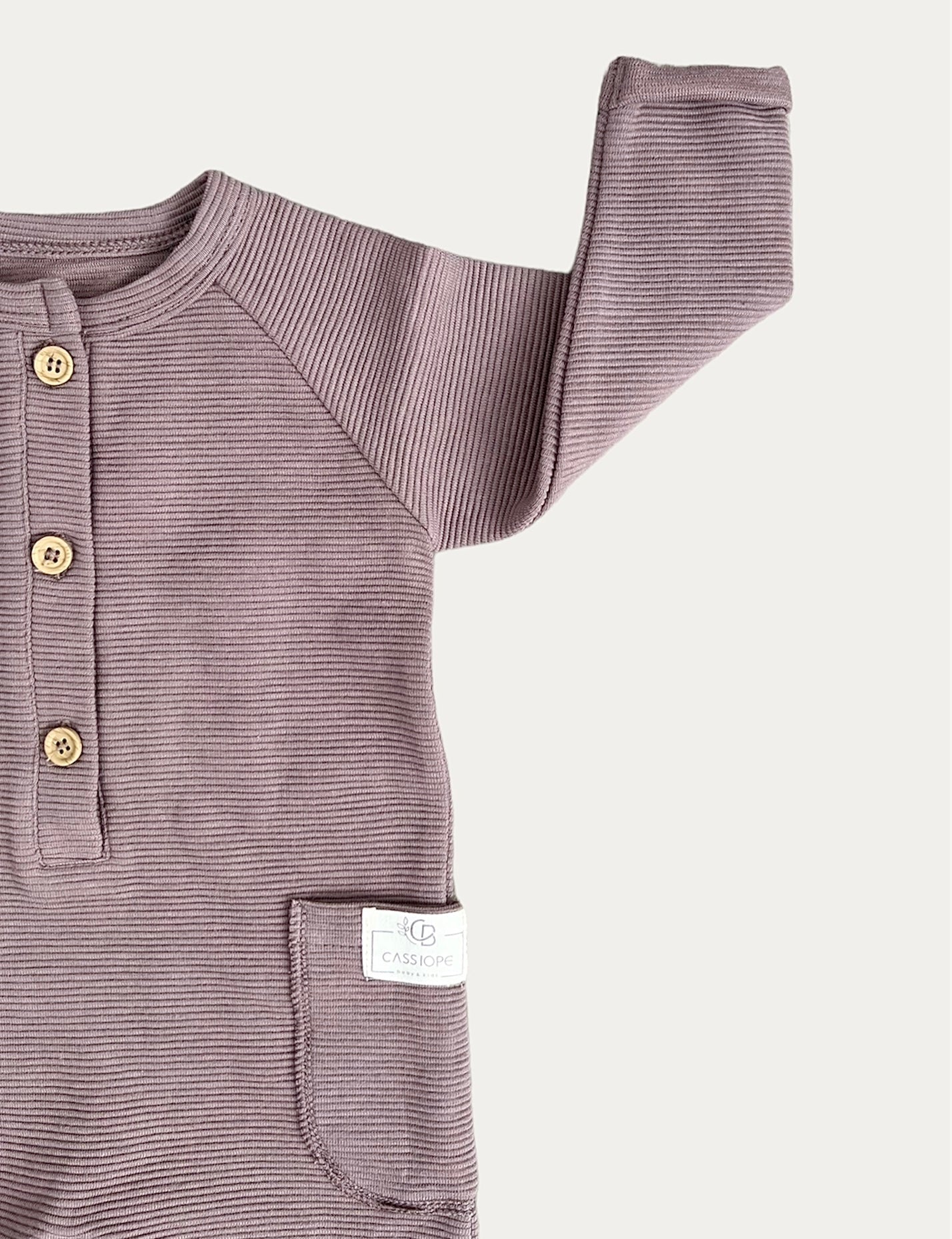 Malvenfarbener Playsuit